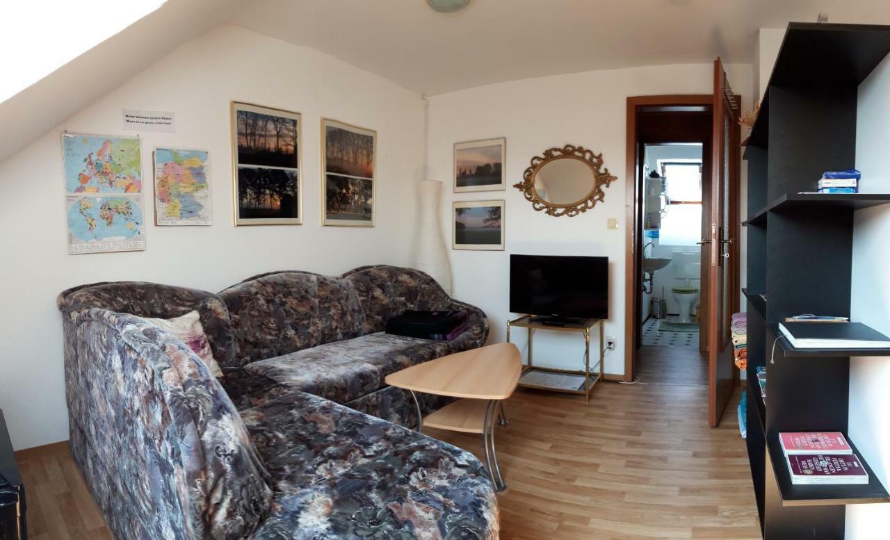 Zwei Ruhige, Private Gaestezimmer Nahe U-Bahn Apartment Nuremberg Bagian luar foto